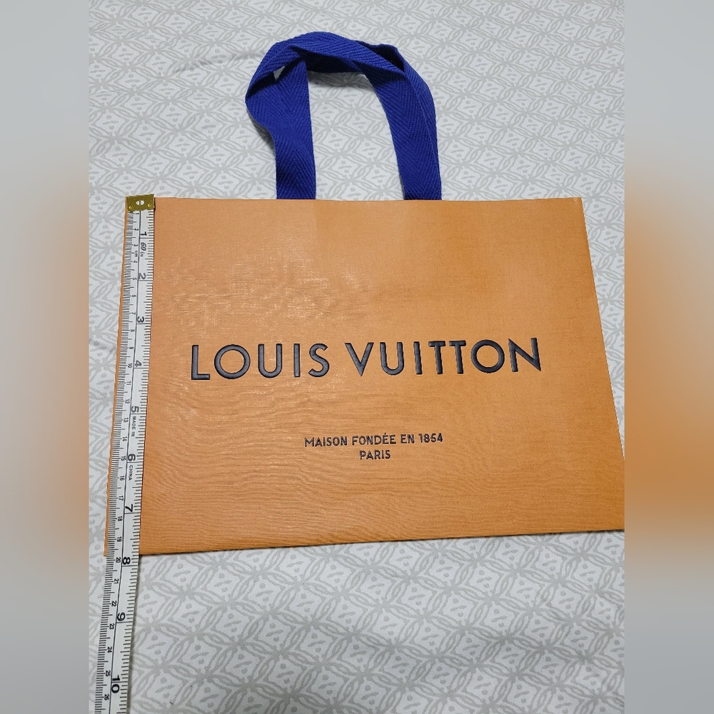 SOLD -Designer paper shopping bags $5 Each - Picture 4 of 6